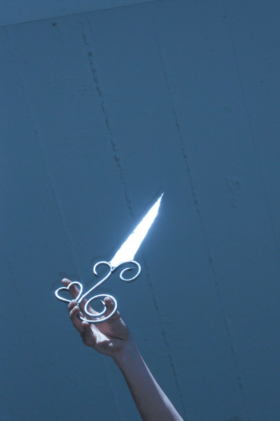 The kissing knife-Chloe Arrouy-APOC STORE