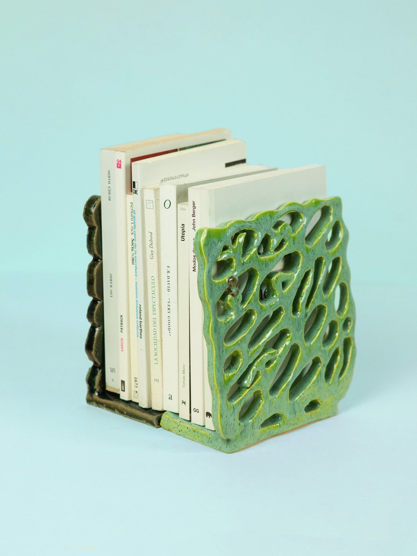 Laberinto Book Holder-Ana Drucker-APOC STORE