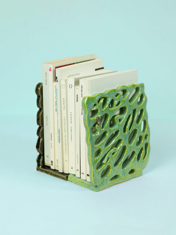 Laberinto Book Holder-Ana Drucker-APOC STORE