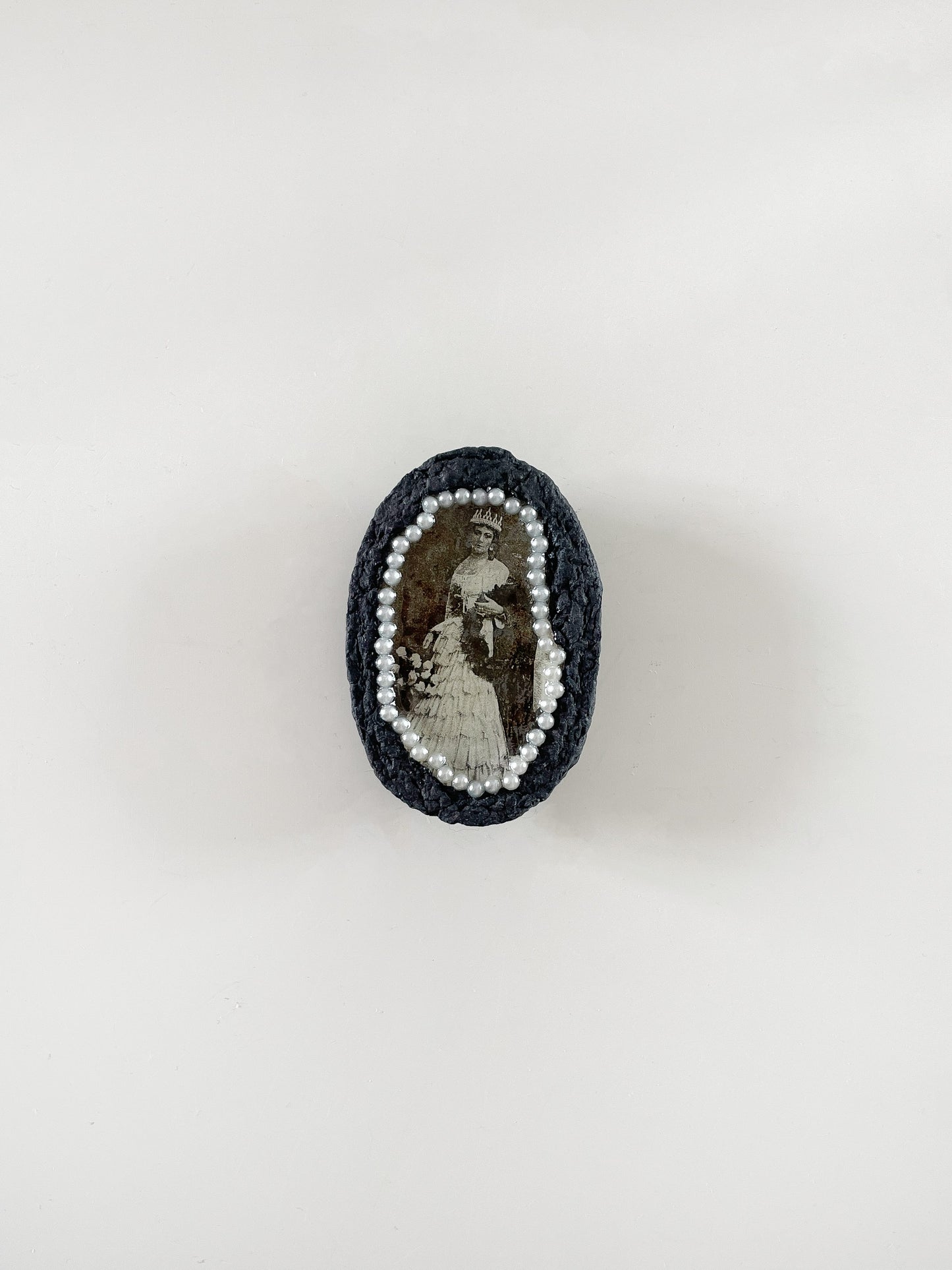 Ellen Rindom Brooch-Sisse Bjerre-APOC STORE