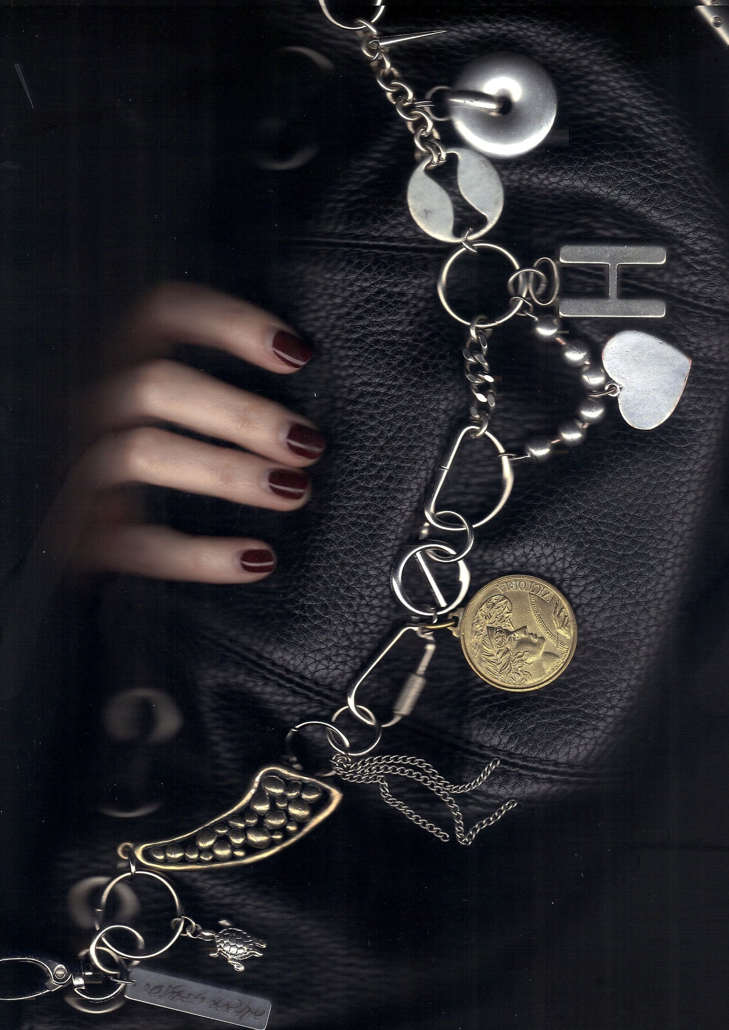 "H" chain-Alisa Cayoo-APOC STORE