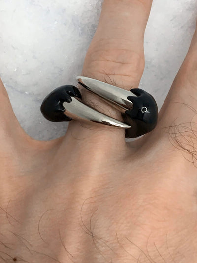 Black ring with spikes