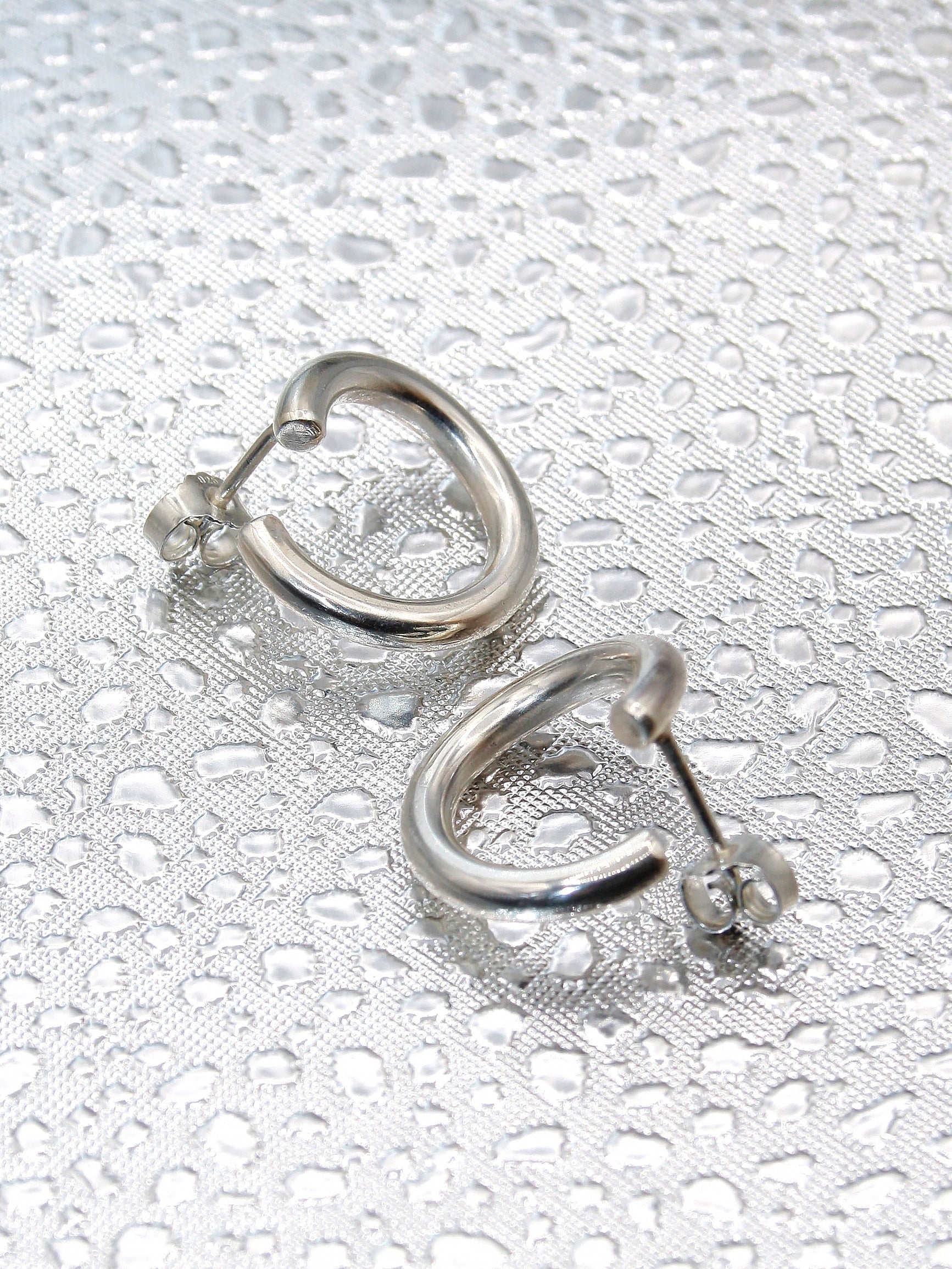 Vitra Twisted Hoops-Caroline Ohrt-APOC STORE