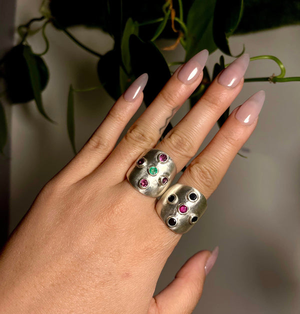 Rhodolite and Emerald Shield Ring-NORAIZUXX-APOC STORE