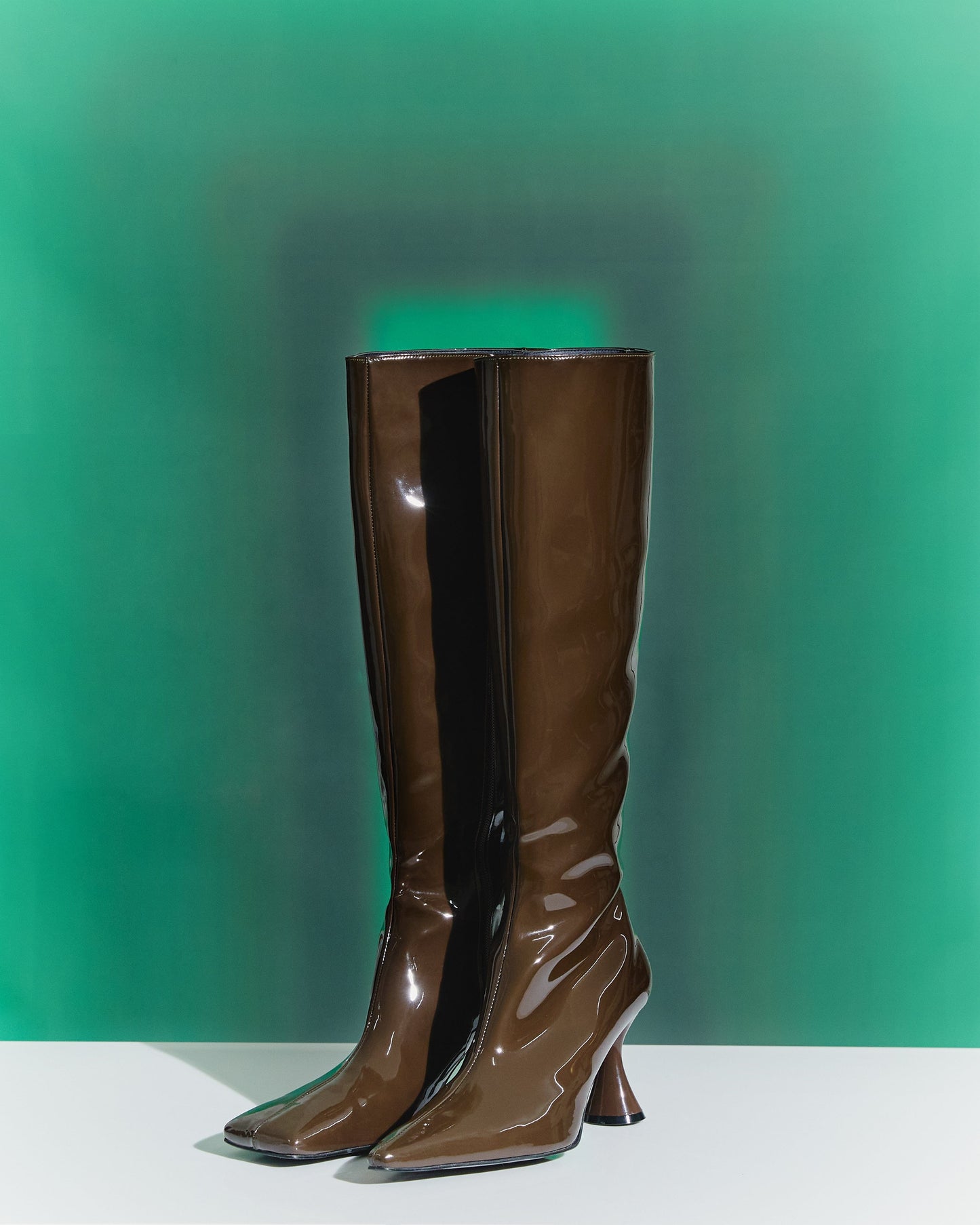 Cedar Brown Tri-Square-Sun Woo-APOC STORE