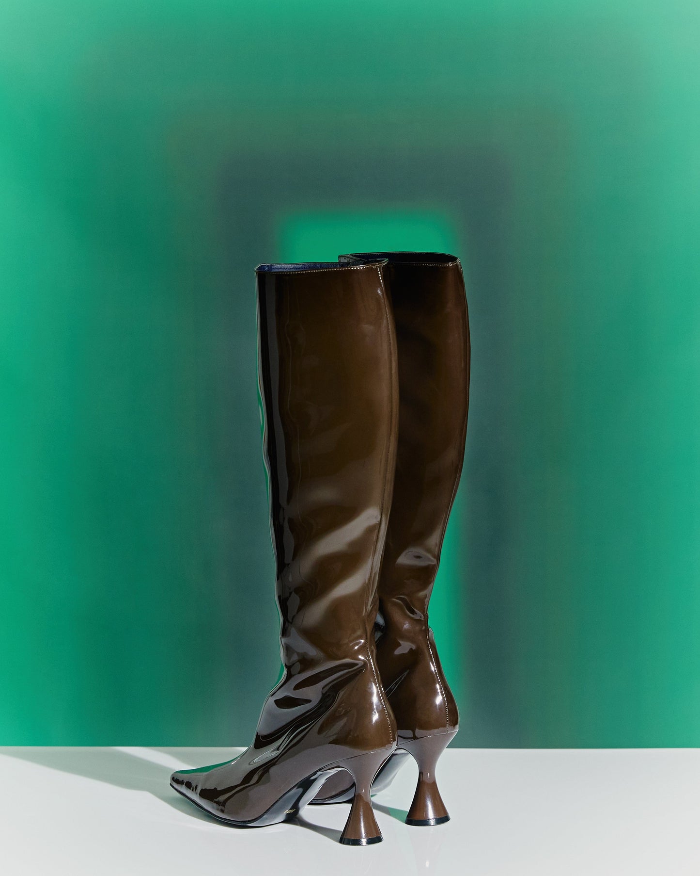 Cedar Brown Tri-Square-Sun Woo-APOC STORE