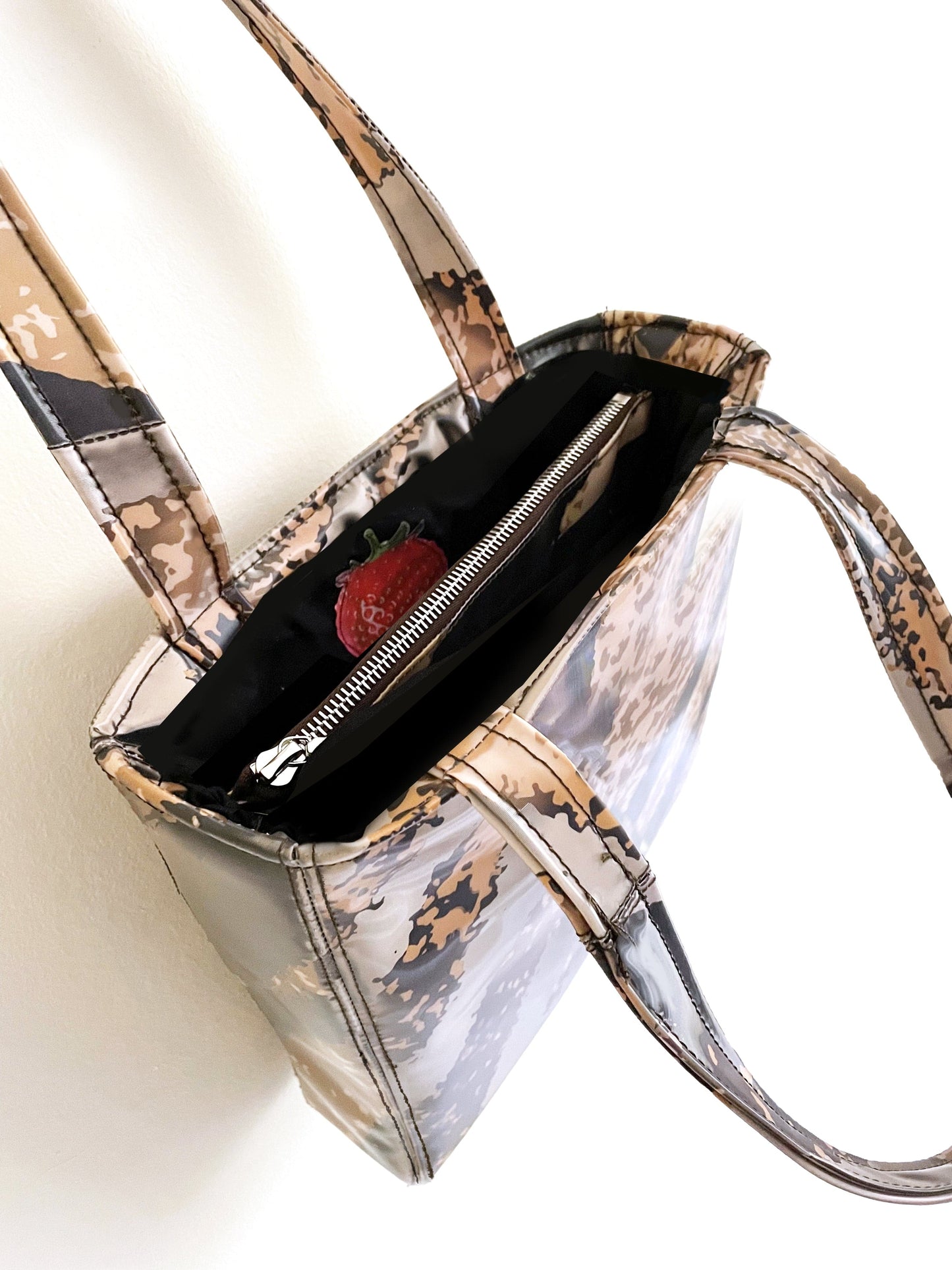 Colour-Changing Tiger Tote-Leeann Huang-APOC STORE