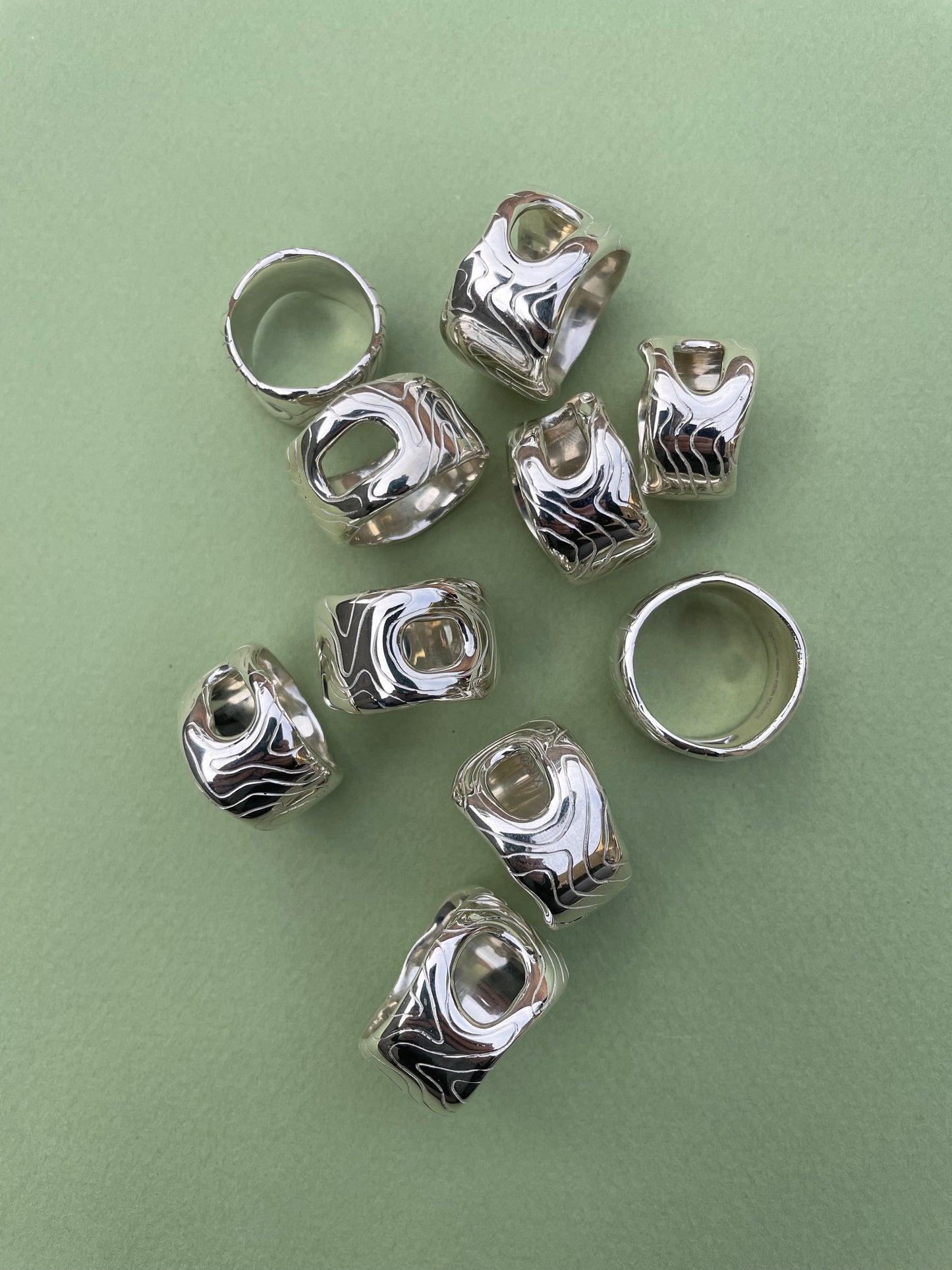 Globe Ring-OCTI-APOC STORE